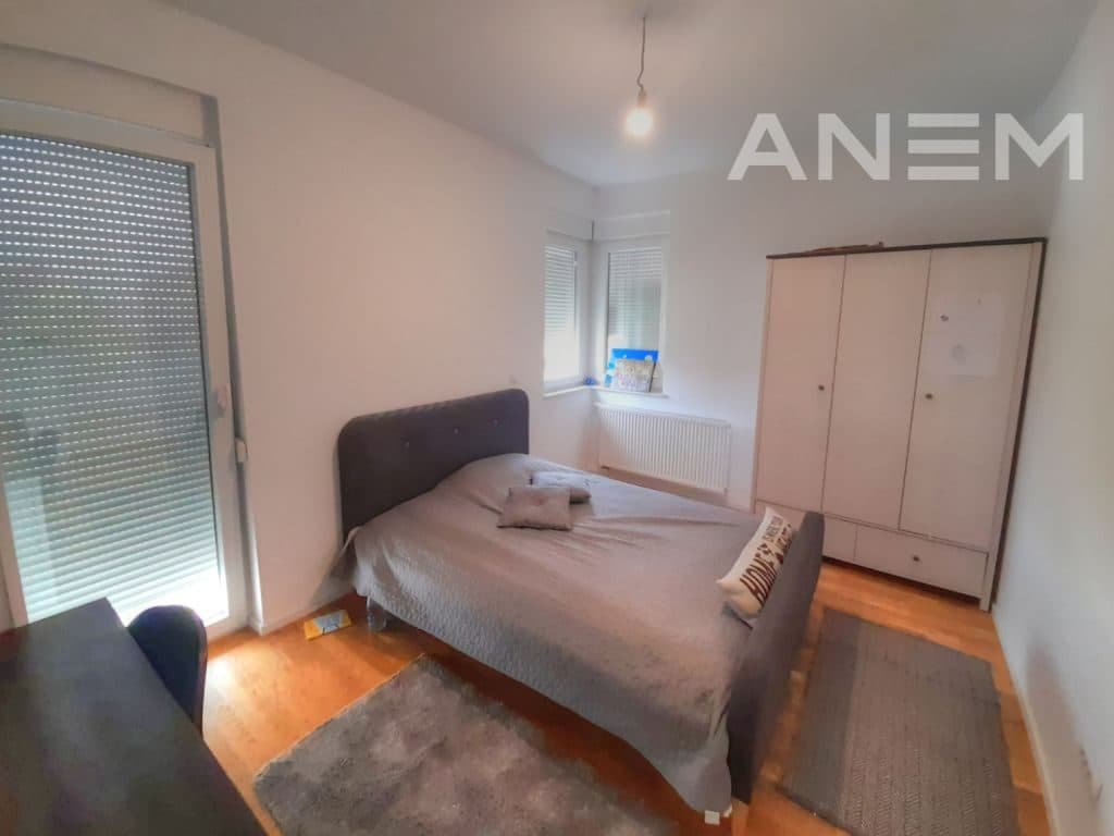 Shtëpi me qira 202m² në Lagjen Qershia