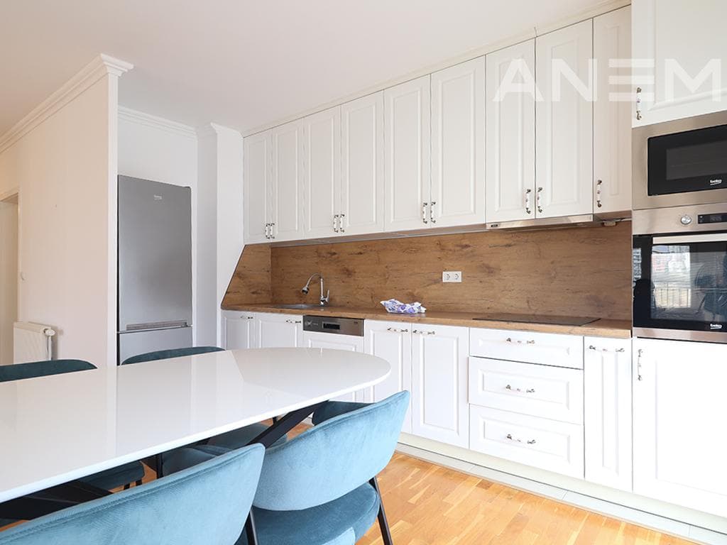 Penthouse me qira me 3 dhoma gjumi në rrugën C 4
