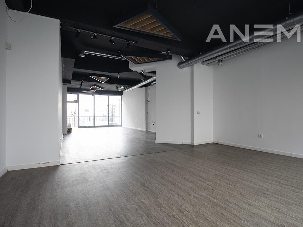 Lokal në shitje 87m² në Rrugën C 2