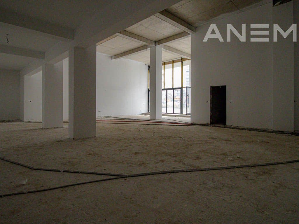 Lokal me qira me 1 hapësirë pune në rrugën B 2