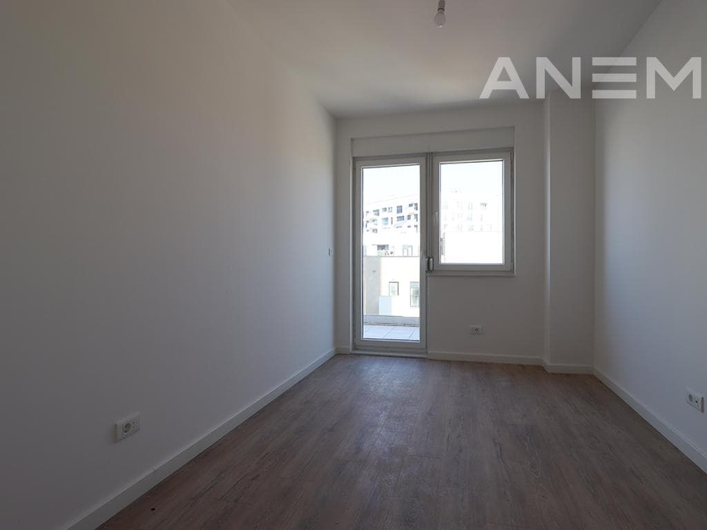 Zyre me qira me 4 hapësira pune te Kodrina 4