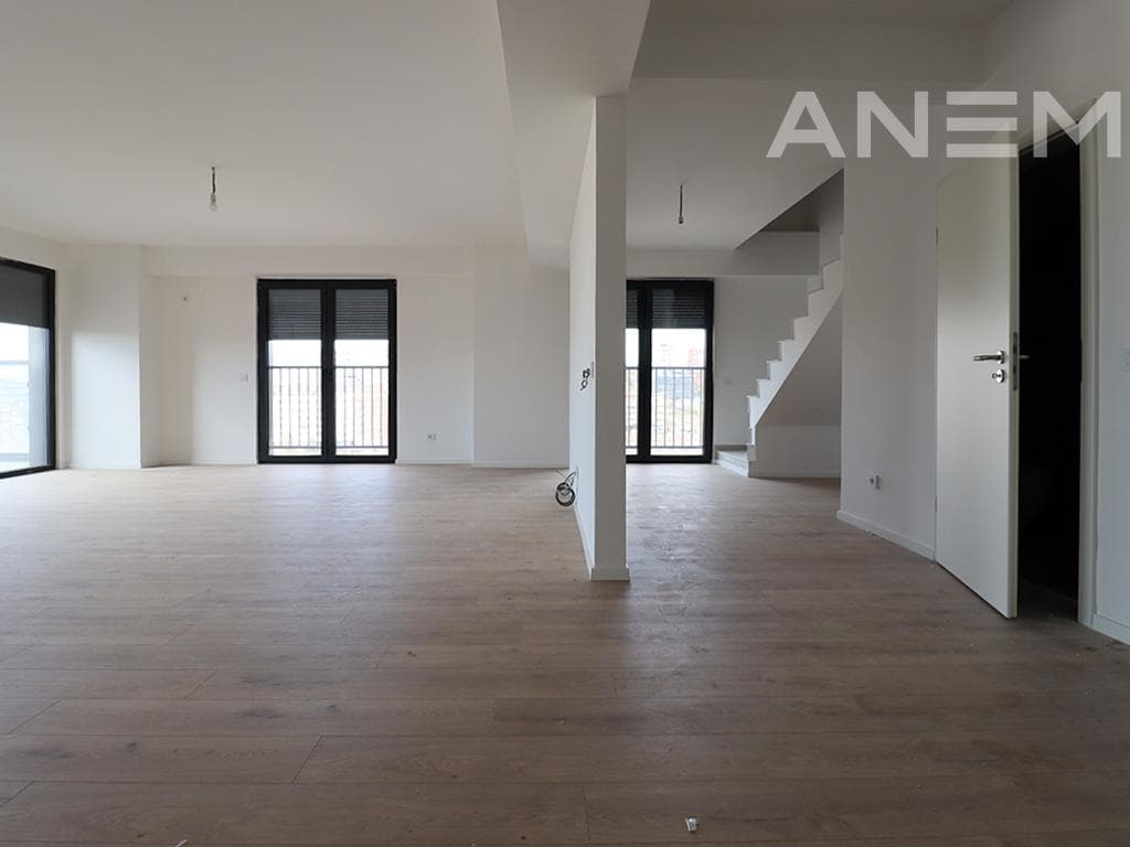 Penthouse me qira me 3 dhoma gjumi në Lakrishtë 3