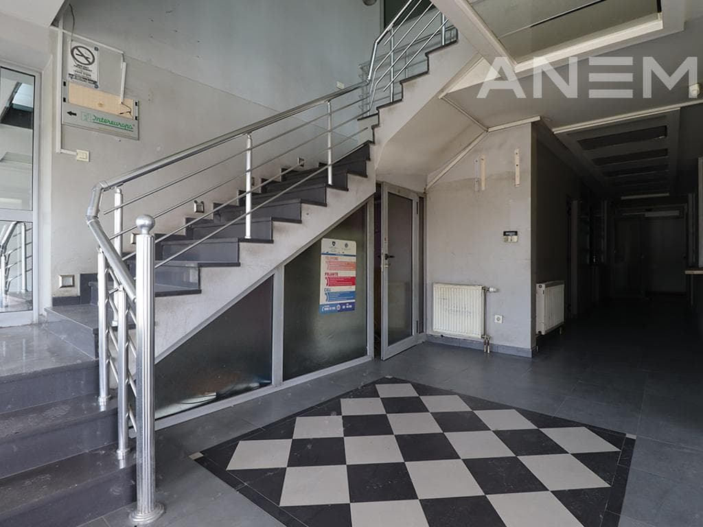 Objekt me qira 2300m² në Fushë Kosovë