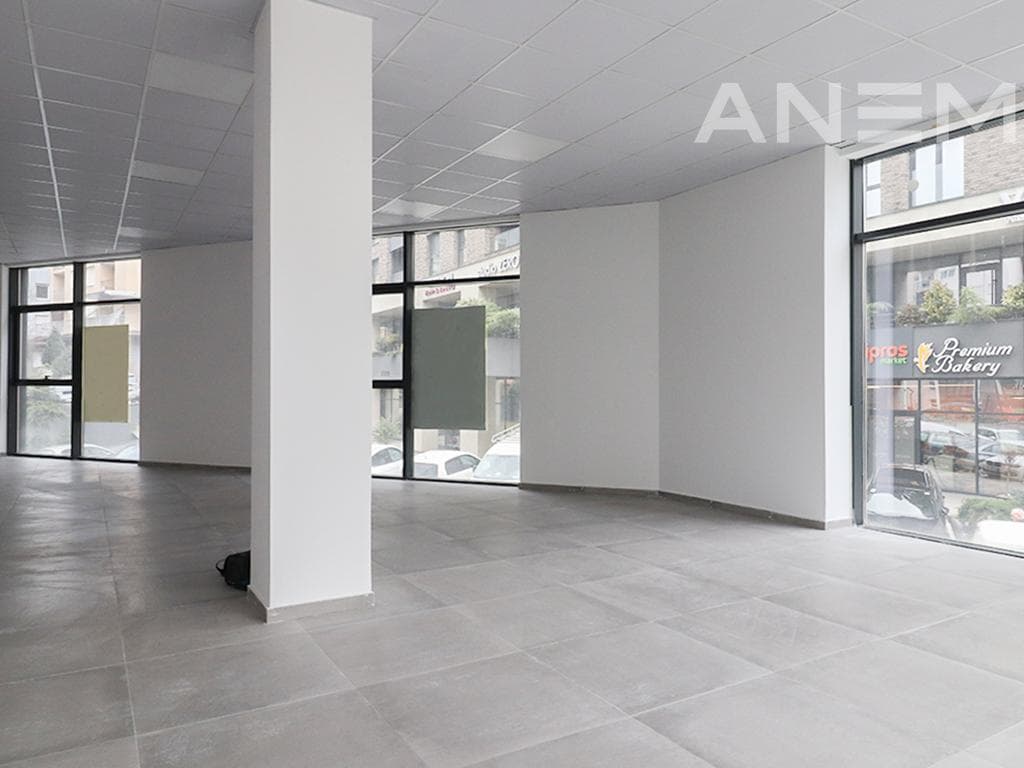 Lokal me qira 160m² në Rrugën B 2