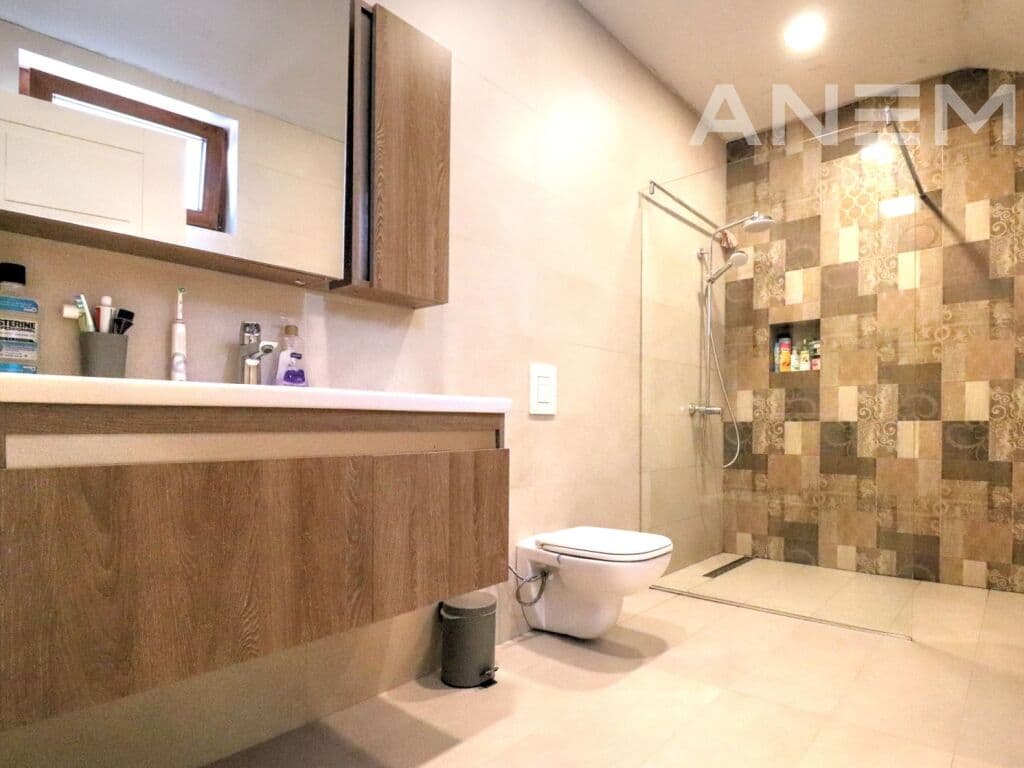 Shtëpi me qira 360m² në Marigona Residence