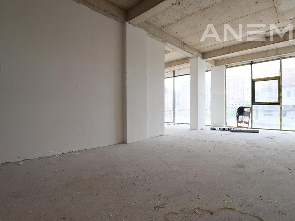 Lokal në shitje 213.18m² në Veternik 4