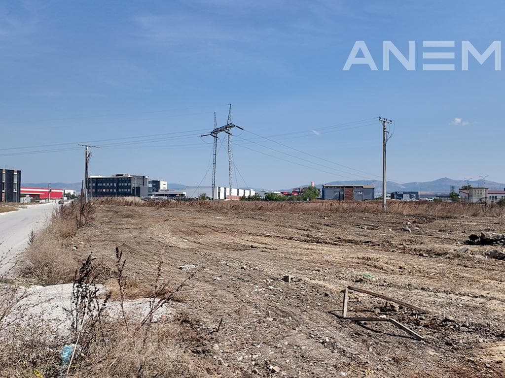 Tokë në shitje 2.05 ha në Graçanicë