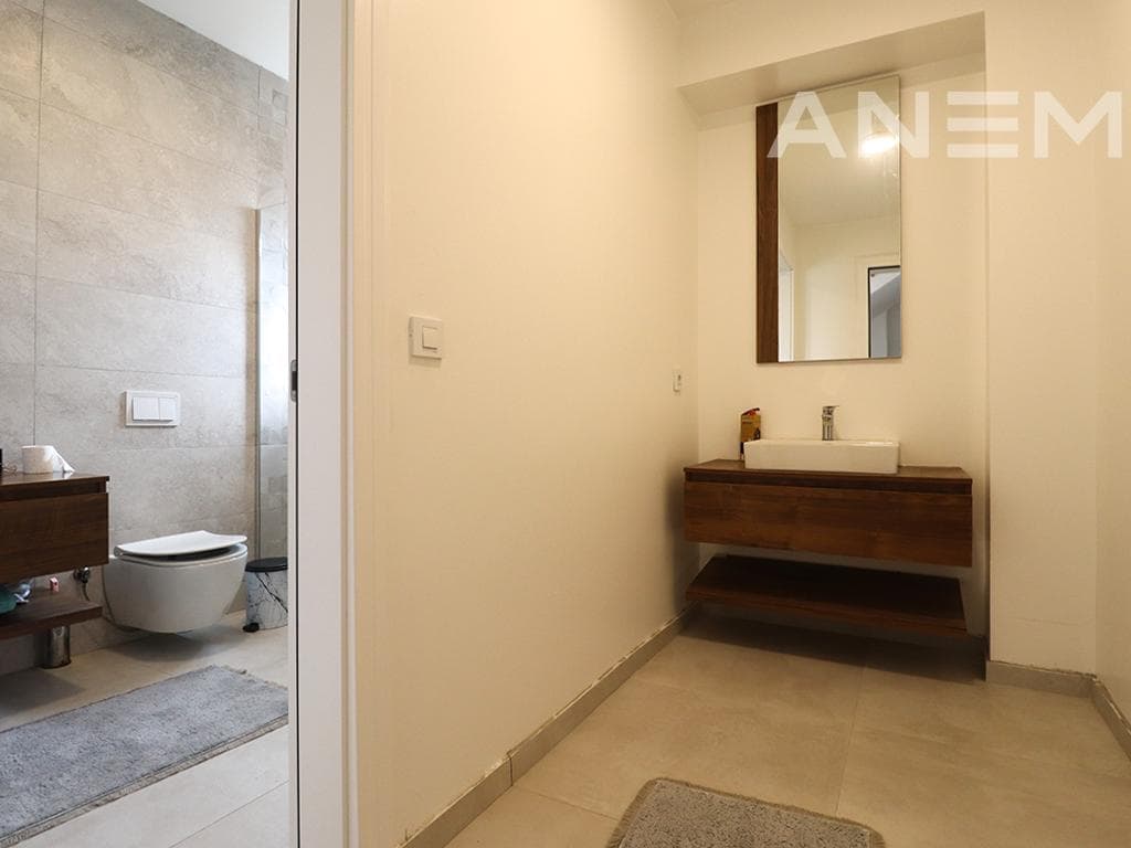 Shtëpi me qira me 3 dhoma gjumi në Royal Green Residence