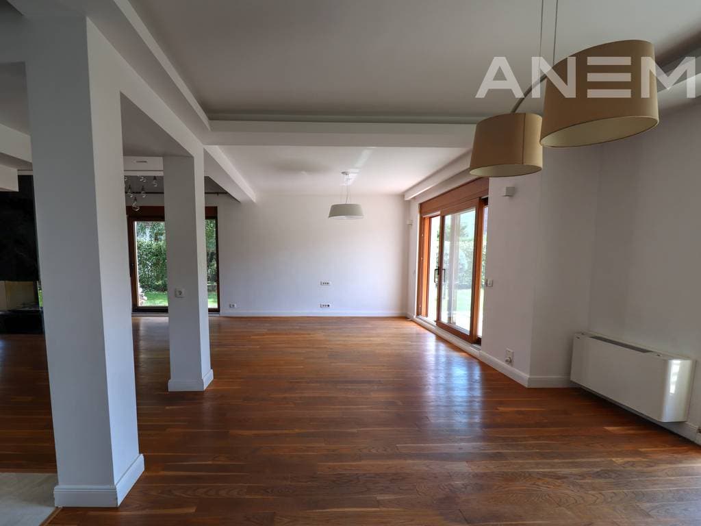 Shtëpi në shitje 360m² + 60m² bodrum dhe 100m² nënkulm në Marigona Residence 4