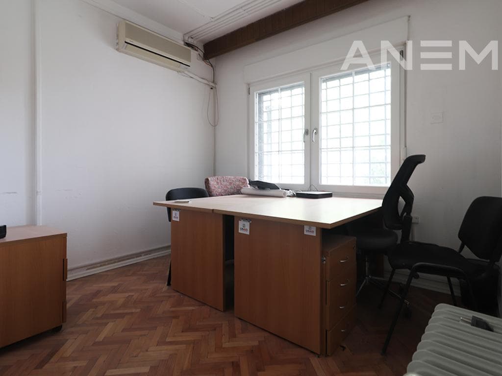 Zyre me qira 700m² në Arbëri 3