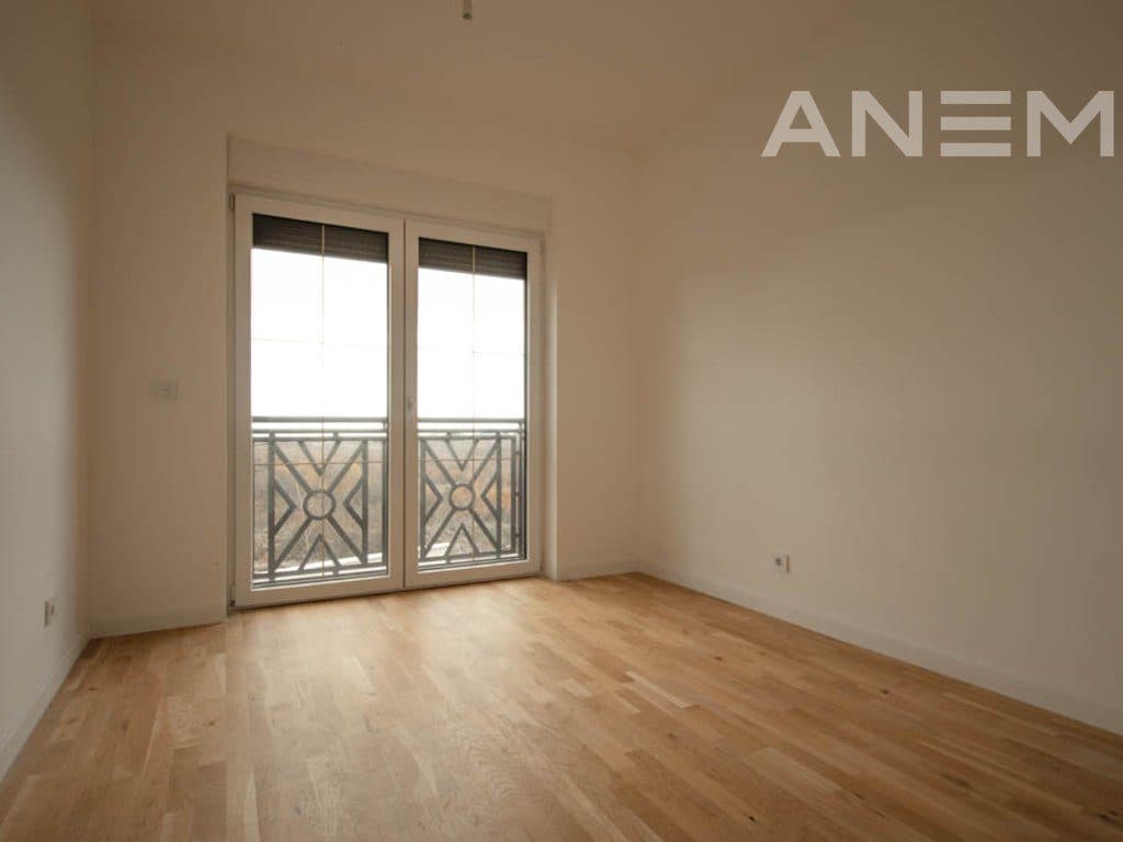 Shtëpi me qira me 3 dhoma gjumi në lagjen Royal Green Residence