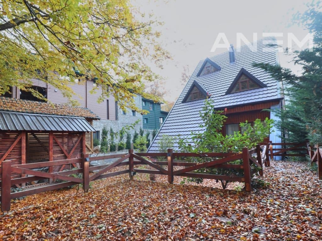 Vila në shitje 233m2 në Brezovicë