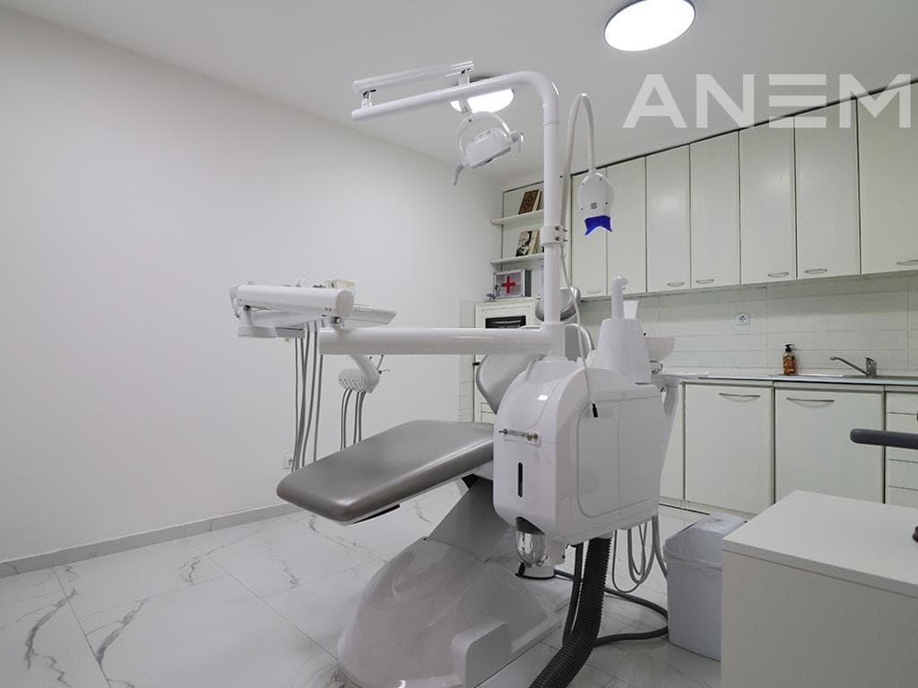 Lokal Ordinanc me qira me 1 hapësirë pune në Bregun e Diellit