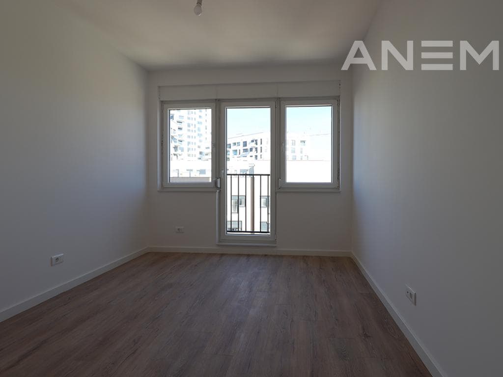 Zyre me qira me 4 hapësira pune te Kodrina 3