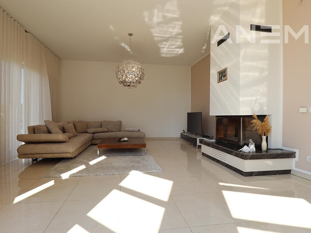 Shtëpi me qira 300m² në Veternik 2