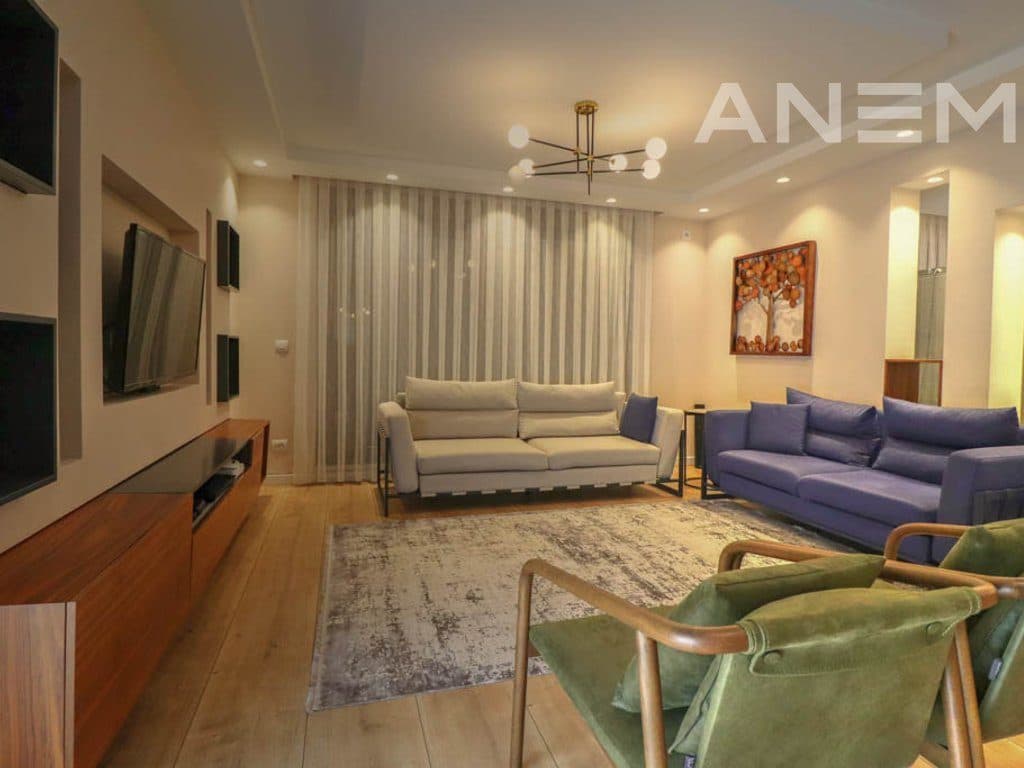Shtëpi me qira 310m² në Marigona Residence