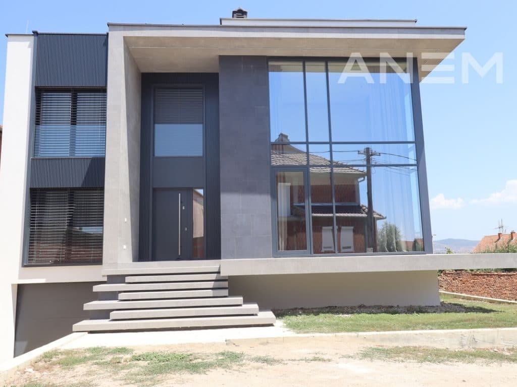 Shtëpi me qira 300m2 ne Obiliq ( Kastriot)