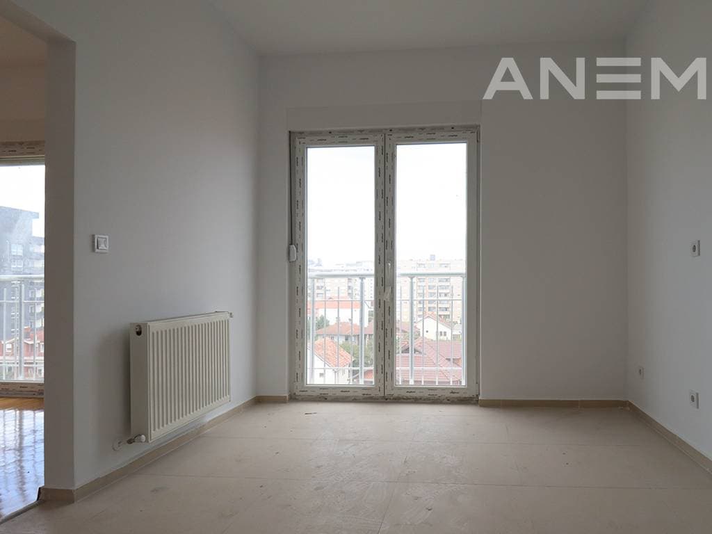 Zyre me qira me 3 hapësira pune 4
