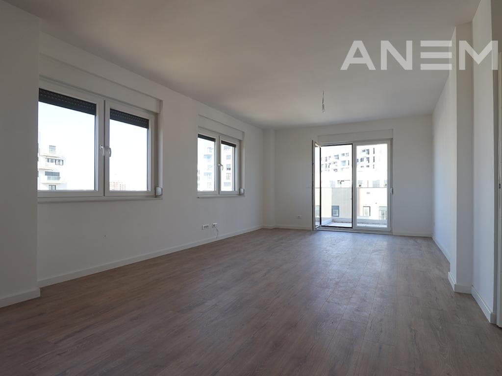 Zyre me qira me 4 hapësira pune te Kodrina