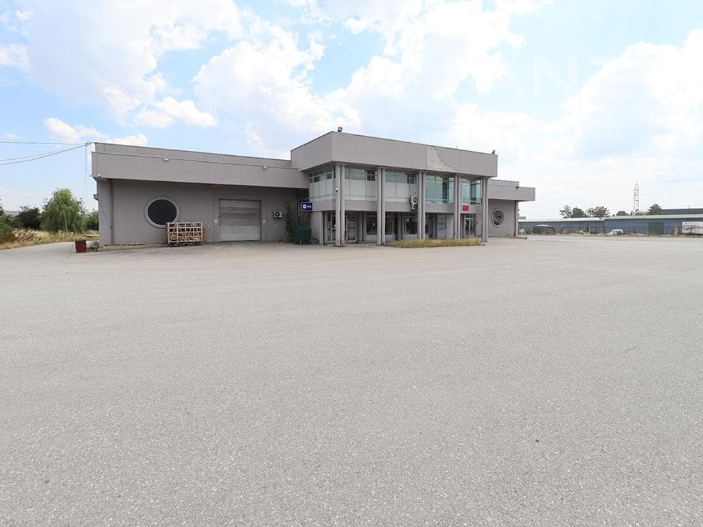 Objekt me qira 2300m² në Fushë Kosovë 2