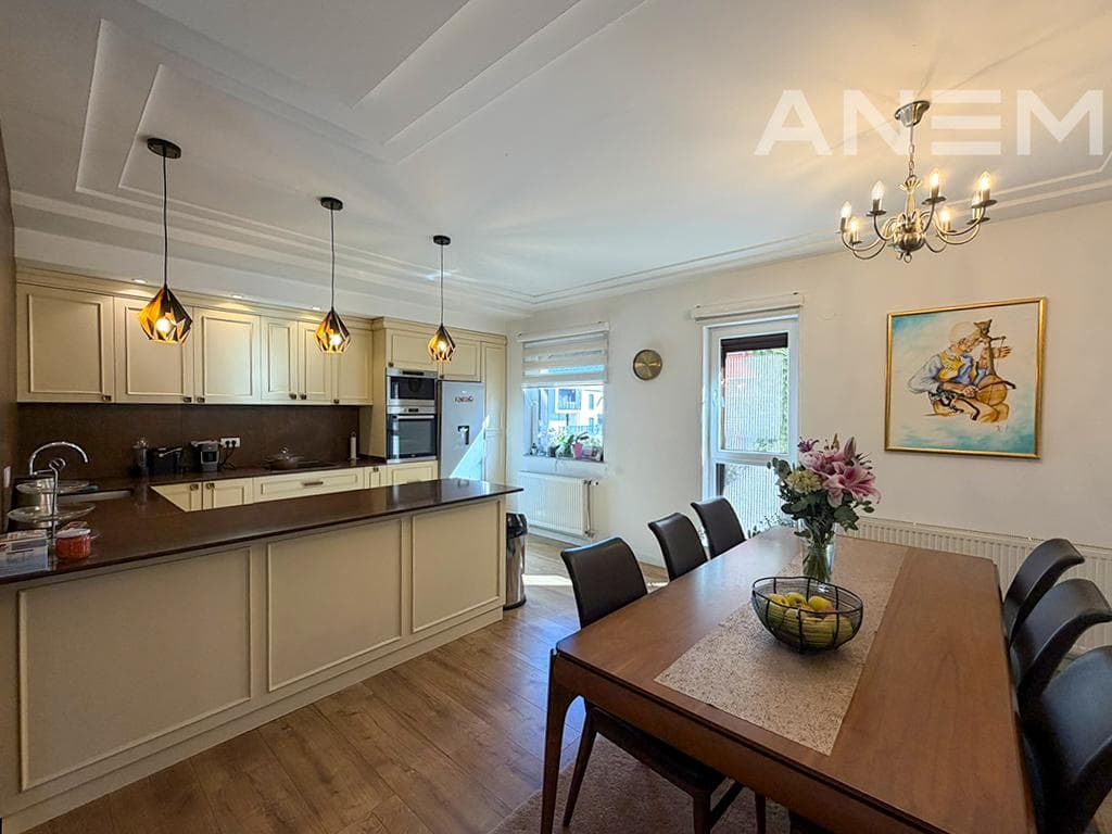 Shtëpi në shitje 212m² + 80m² nënkulm në Lagjen Nic 4