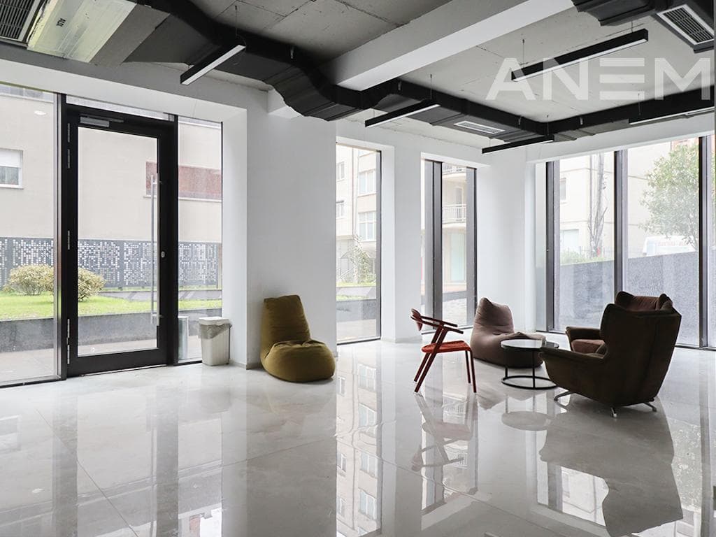 Zyre me qira 200m² në Mat 2