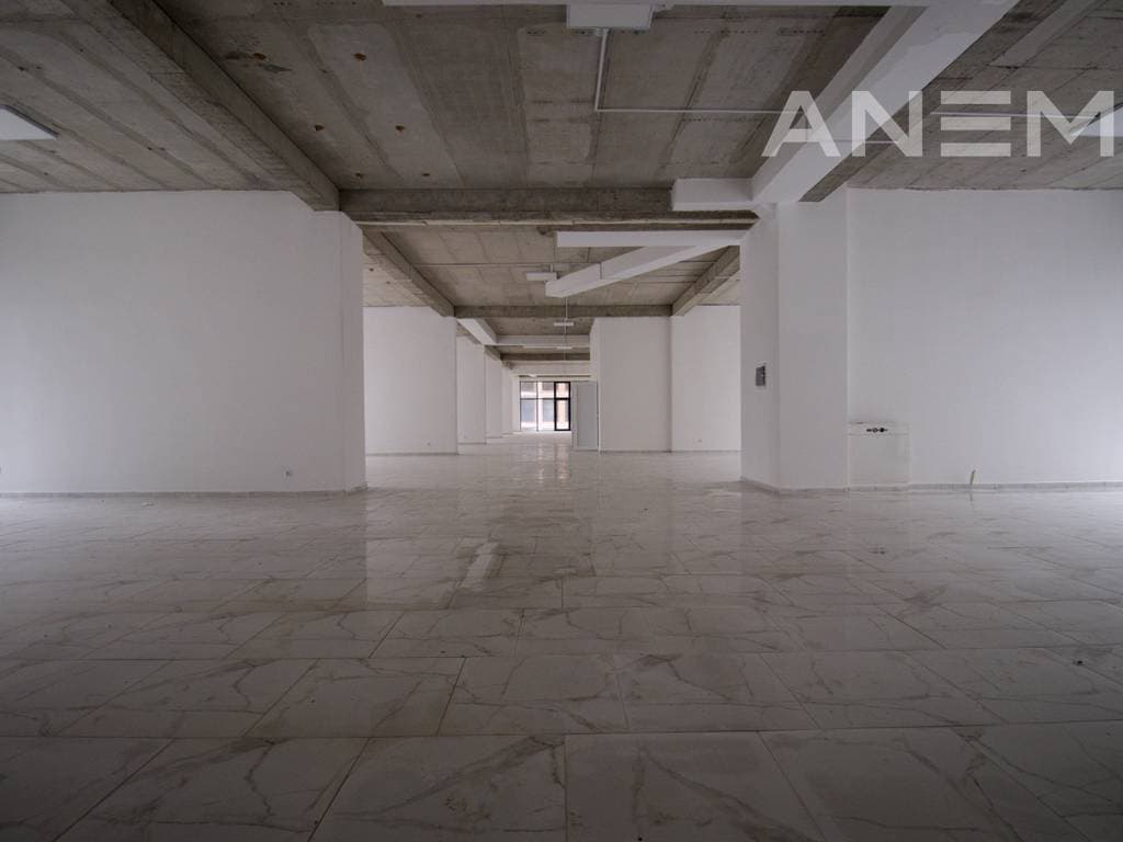 Lokal me qira 1050m² në Mahallën e Muhaxherëve 3