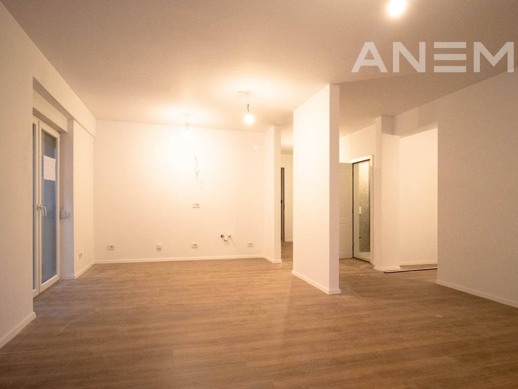 Zyre me qira me 4 hapësira pune te Prishtina e Re 2