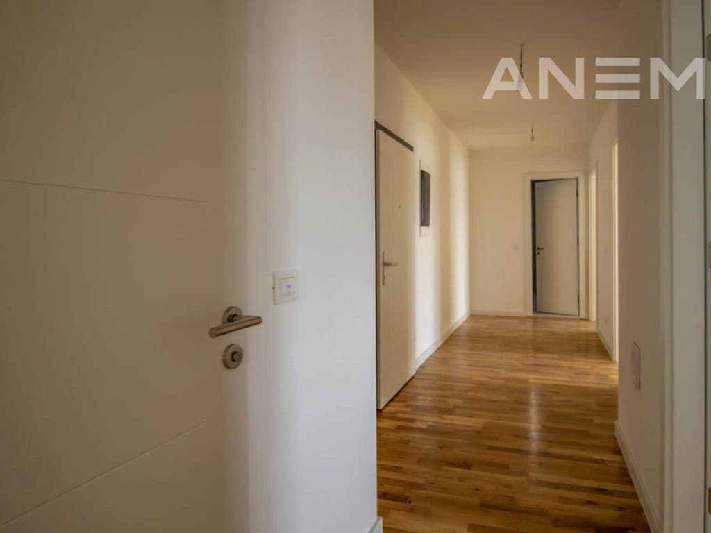 Banesë në shitje 109.5m² në lagjen Kalabria 4
