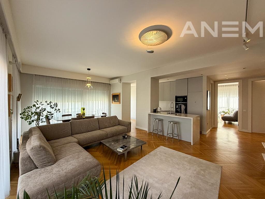 Penthouse në shitje 124m² + 95m² tarrace në Rrugën B 3