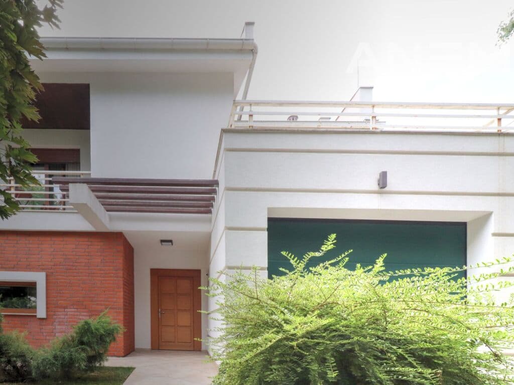 Shtëpi me qira 360m² në Marigona Residence