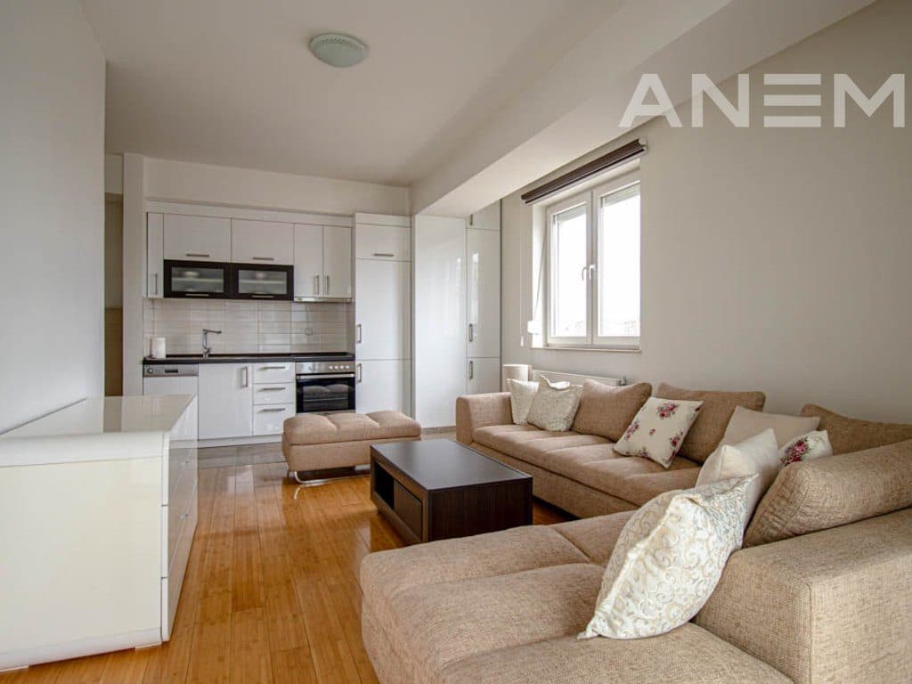 Banesë në shitje 100m² në lagjen Pejton