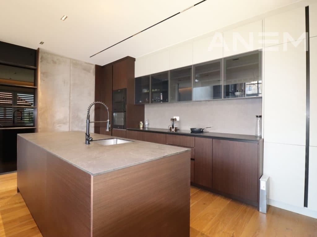Shtëpi me qira 300m2 ne Obiliq ( Kastriot)