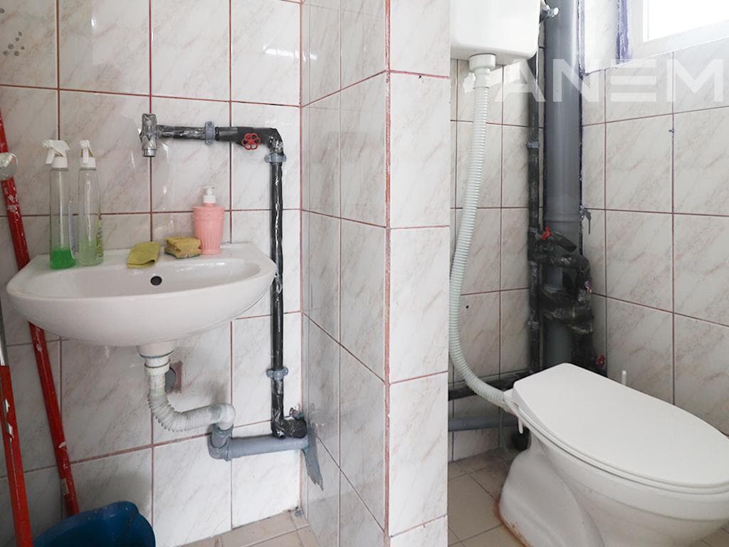 Lokal me qira me 1 hapësirë pune në Ulpianë 3