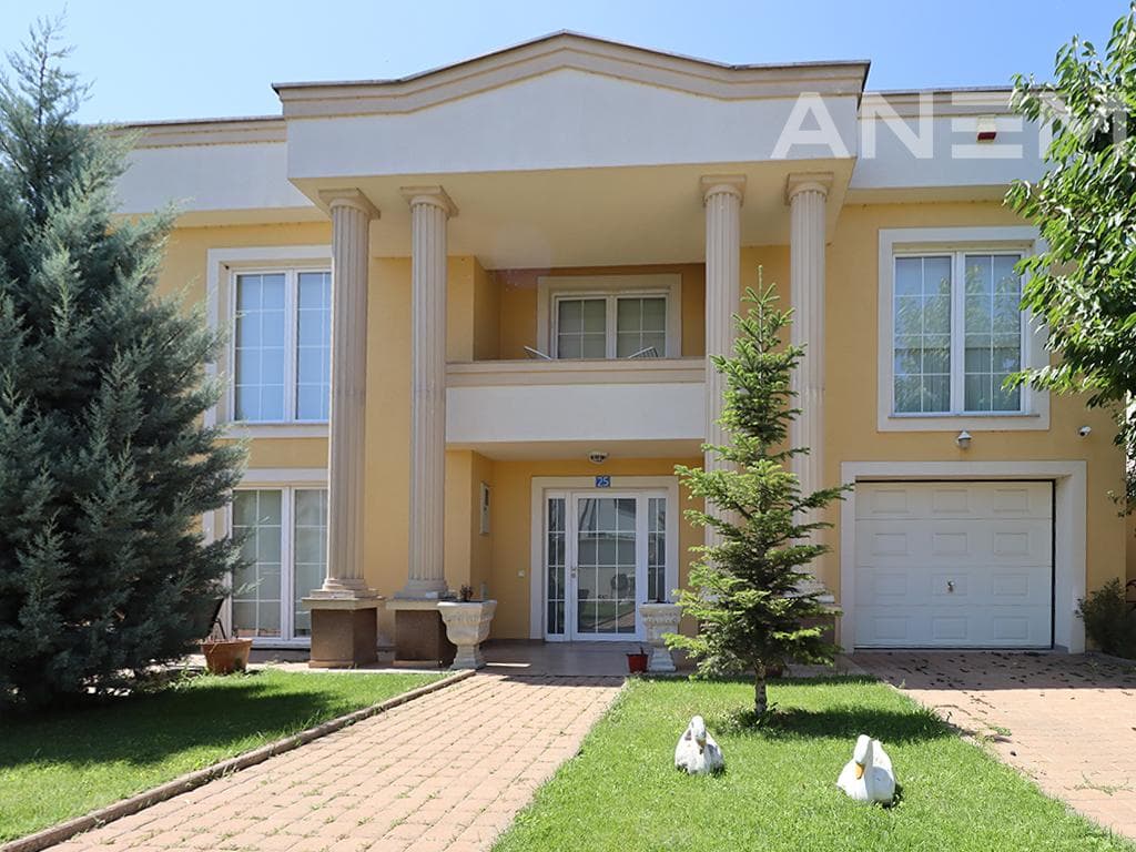 Shtëpi në shitje 240m² në Veternik 1