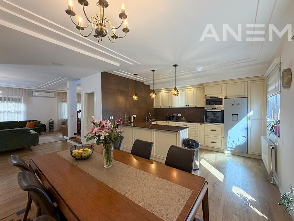 Shtëpi në shitje 212m² + 80m² nënkulm në Lagjen Nic 3
