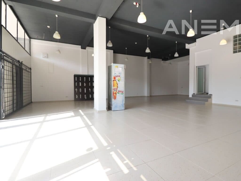 Lokal me qira 230m² në lagjen Taslixhe 4