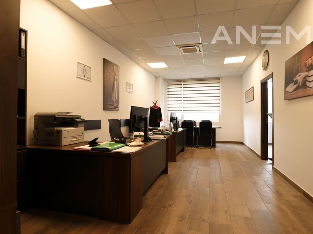 Zyre me qira 80m² në lagjen Prishtina e Re 2