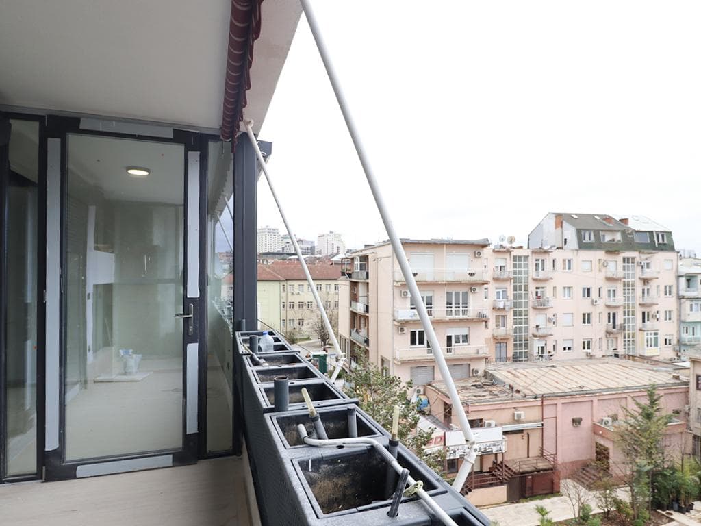 Zyre me qira me 1 hapësirë pune në Qendër 3