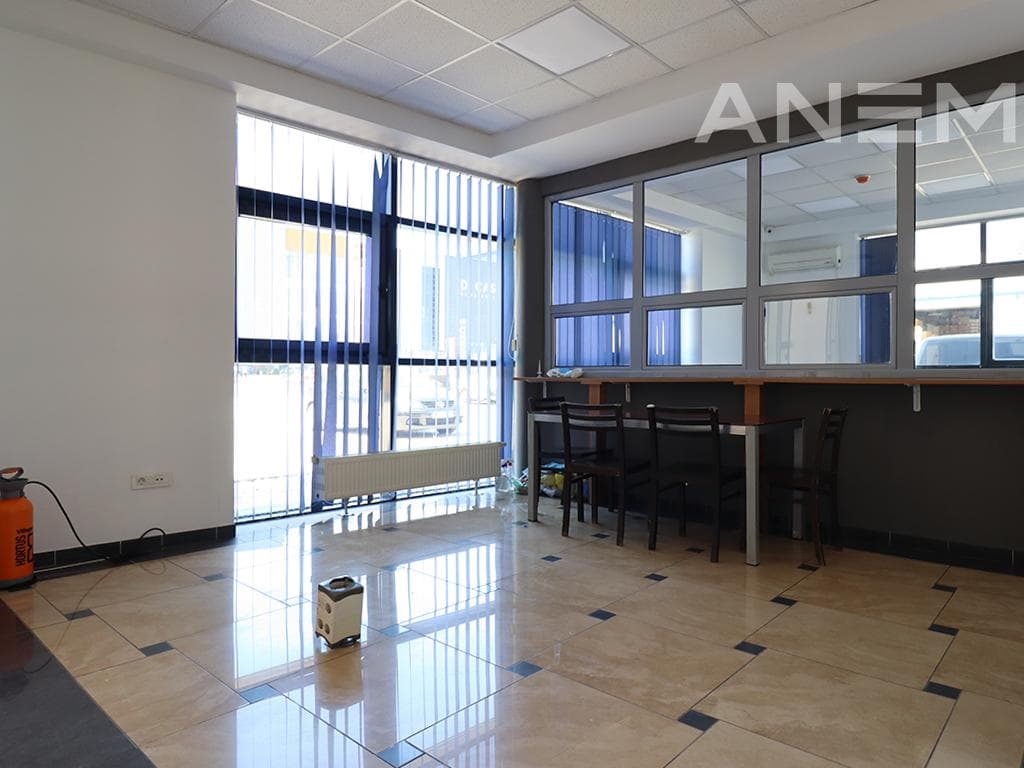 Objekt me qira 1700m² në Cagllavicë 4