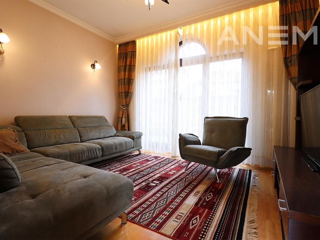 Shtëpi me qira 440m² në Qendër 3