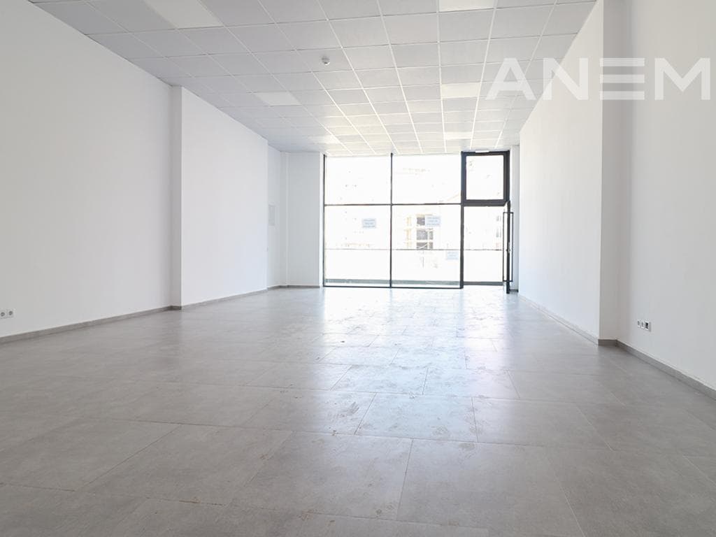 Lokal me qira me 1 hapësirë pune në Rrugën A