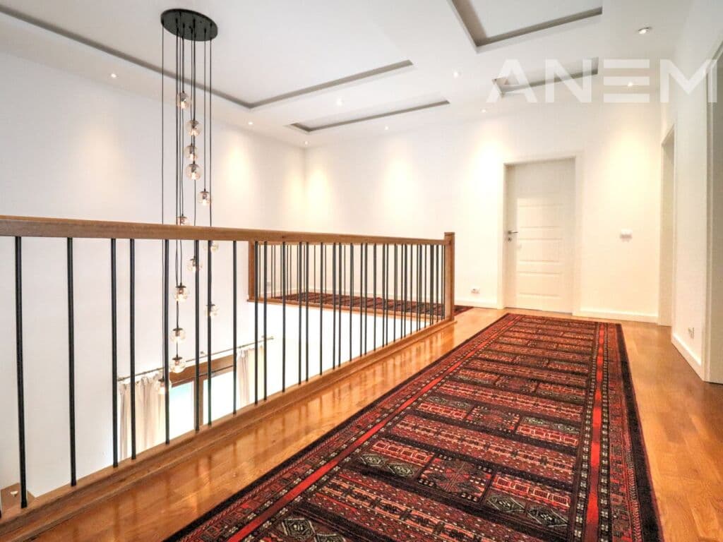 Shtëpi me qira 360m² në Marigona Residence