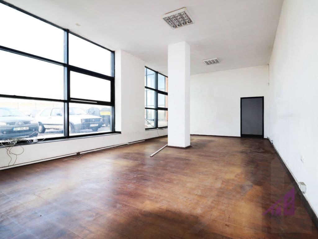 Objekt me qira 1400m2 në magjistralen Prishtinë-Mitrovicë