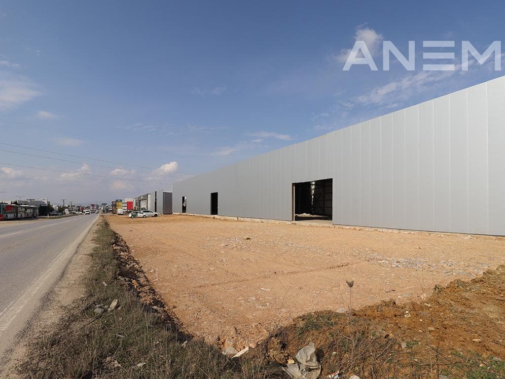 Objekt me qira 2205m² në Magjistralen Prishtinë - Ferizaj