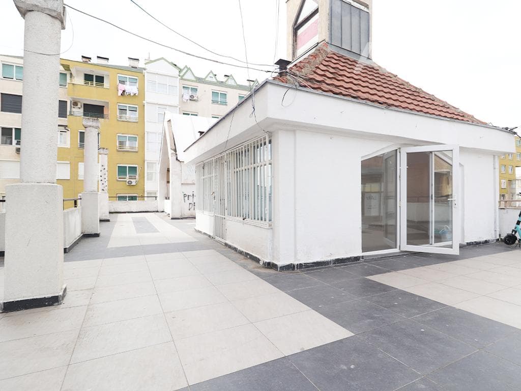 Lokal me qira me 1 hapësirë pune në Ulpianë 4