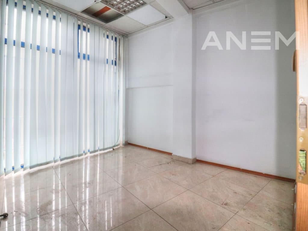 Objekt me qira 550m2 në Qendër 2