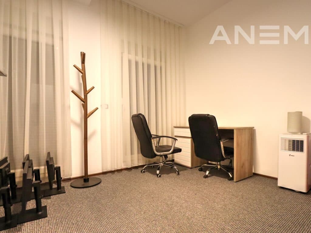 Zyre me qira 107m² + 145m² terrace në Veternik 3