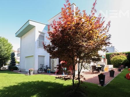 Shtëpi me qira me 4 dhoma gjumi në Marigona Residence 2