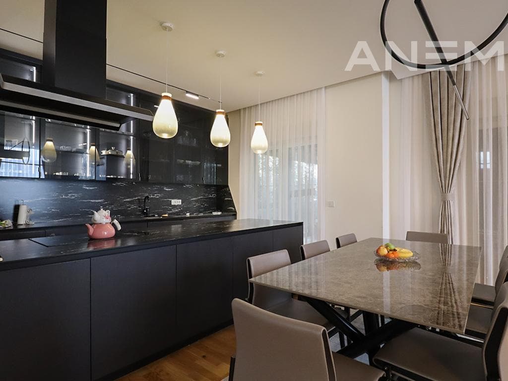 Shtëpi me qira me 3 dhoma gjumi në Royal Green Residence
